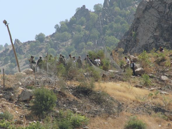 Teröristler karakola kadar girdi! 10