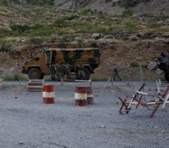 Teröristler karakola kadar girdi! 11