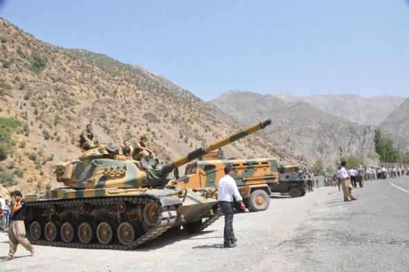 Teröristler karakola kadar girdi! 3