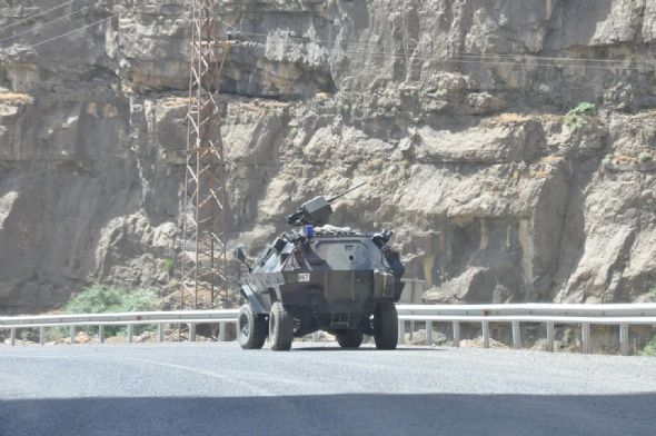 Teröristler karakola kadar girdi! 5