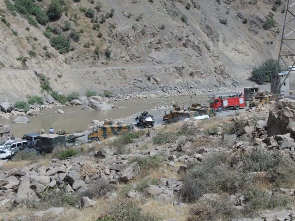 Teröristler karakola kadar girdi! 8