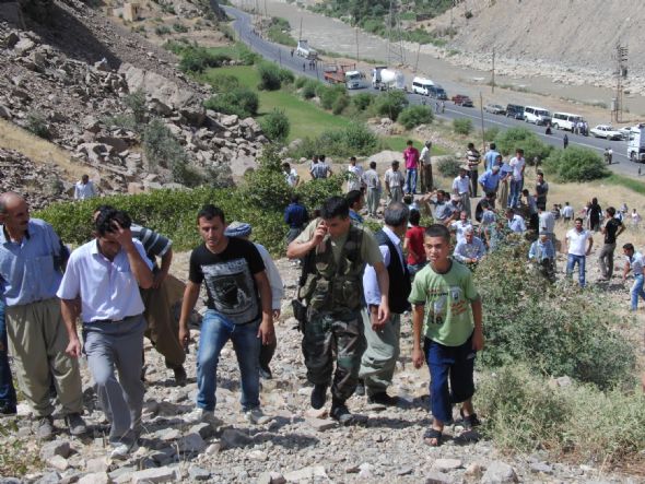 Teröristler karakola kadar girdi! 9