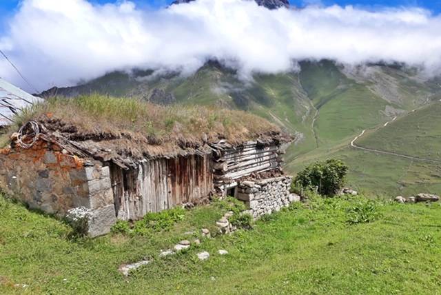 Rize’nin meşhur ilçesi Çamlıhemşin’in en yüksek ve son yaylası olan Kale-i Bala’dan fotoğraf sanatçısı Nuray Bozkurt’un deklanşöründen çıkan şahane kareler 23