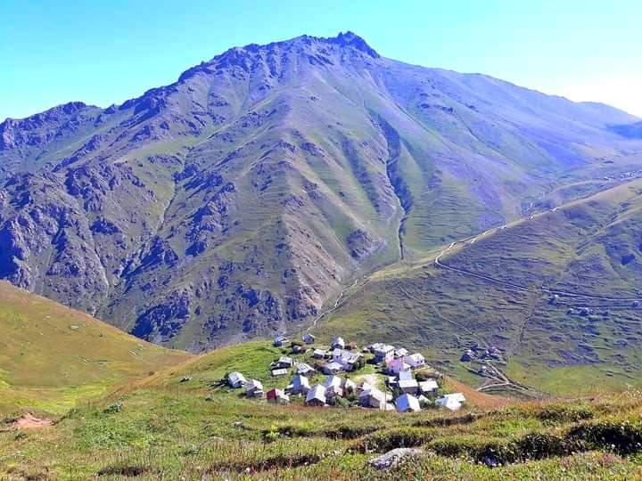Rize’nin meşhur ilçesi Çamlıhemşin’in en yüksek ve son yaylası olan Kale-i Bala’dan fotoğraf sanatçısı Nuray Bozkurt’un deklanşöründen çıkan şahane kareler 26