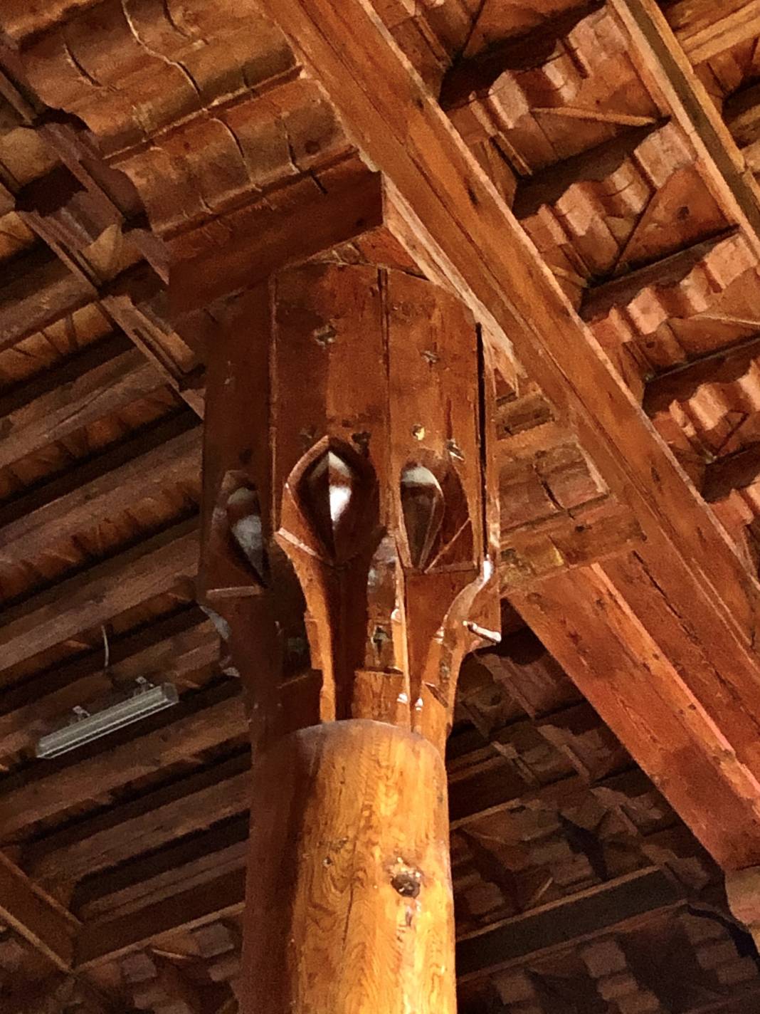 Ayaş Ankara’ya 55 km mesafede geleneksel evleri ve tarihi yapıları ile meşhur bir ilçesidir.Yazarımız Ünal Sade Habername okurları için fotoğrafladı. 1