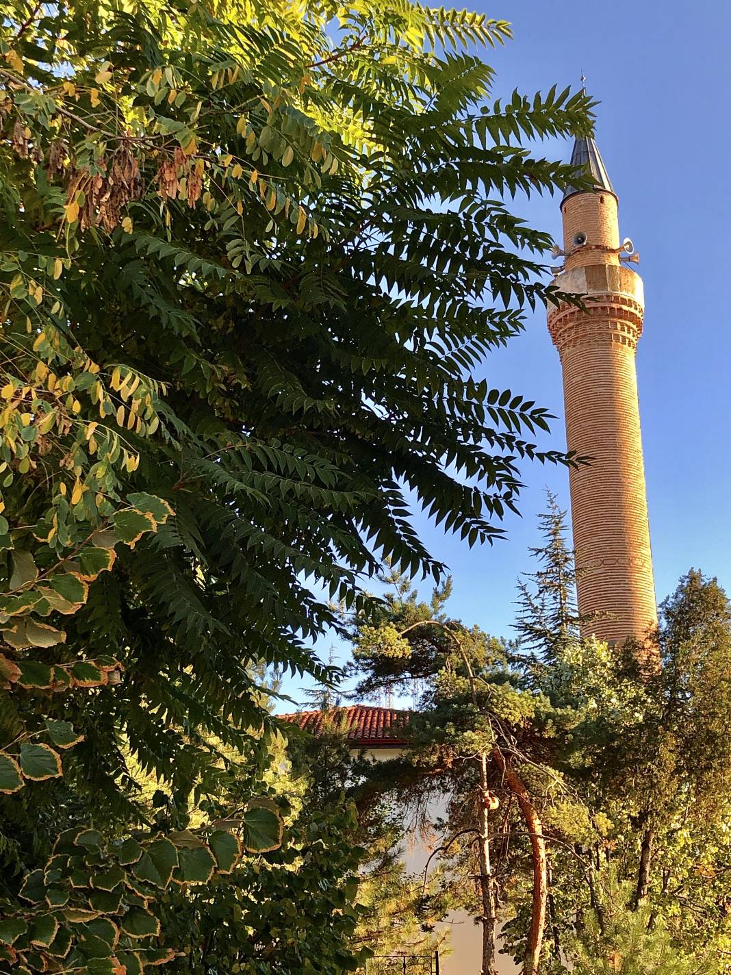 Ayaş Ankara’ya 55 km mesafede geleneksel evleri ve tarihi yapıları ile meşhur bir ilçesidir.Yazarımız Ünal Sade Habername okurları için fotoğrafladı. 7