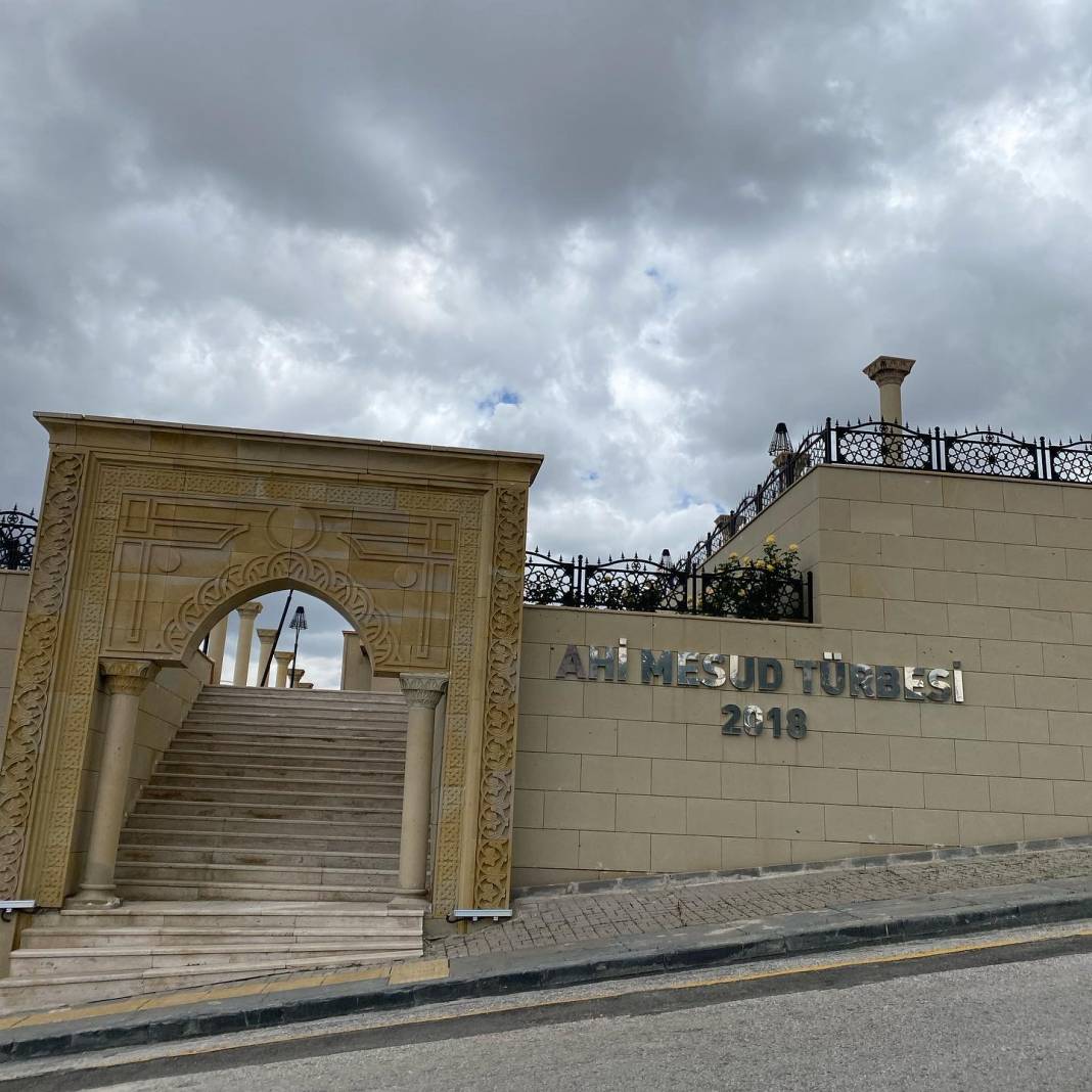 Sitemiz Yazarı Meltem Kavak'ın deklanşöründen Ankara'da bulunan tekke ve türbelerden birkaçı. 15