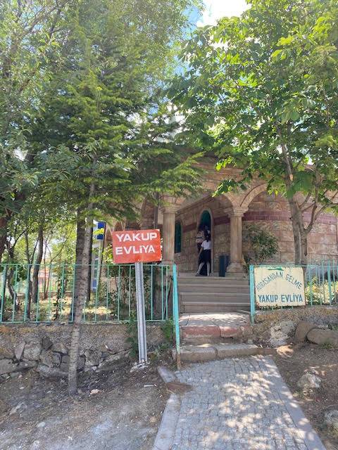 Sitemiz Yazarı Meltem Kavak'ın deklanşöründen Ankara'da bulunan tekke ve türbelerden birkaçı. 18