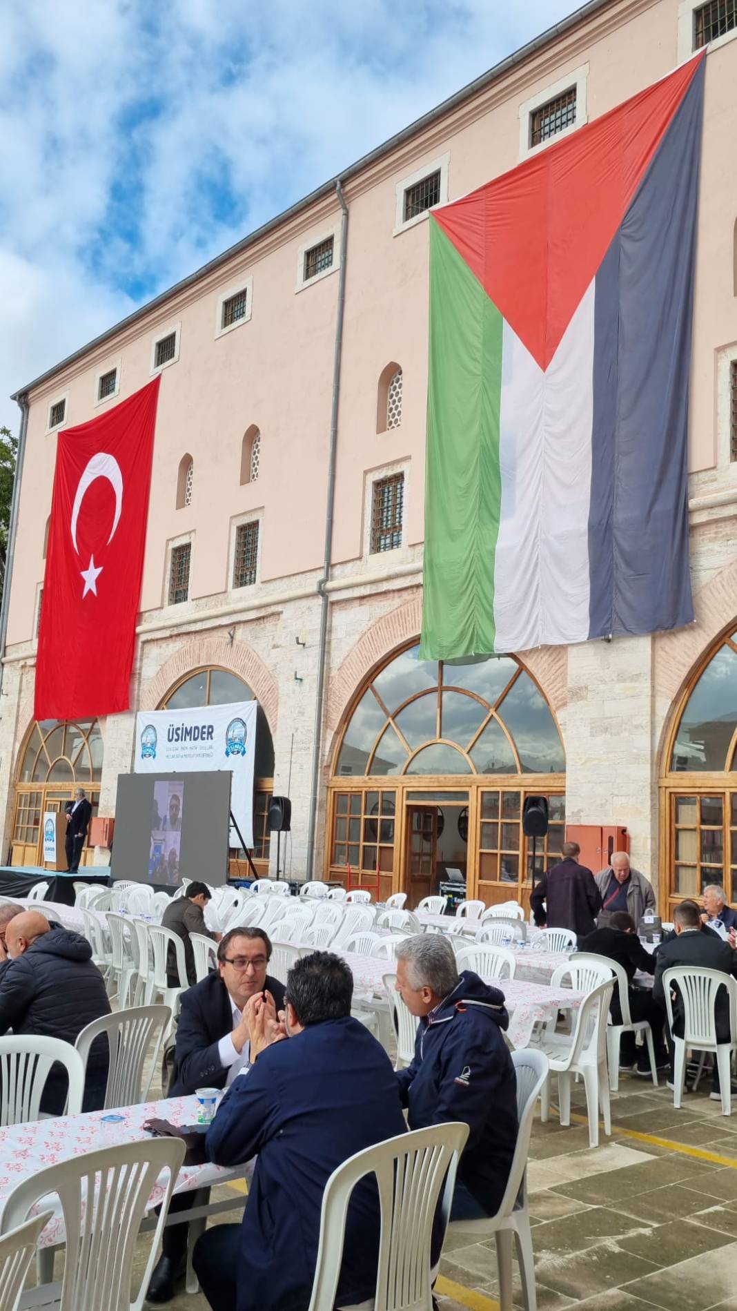 ÜSİMDER’DEN TARİHİ BİNADA GÖRKEMLİ PİLAV GÜNÜ 44