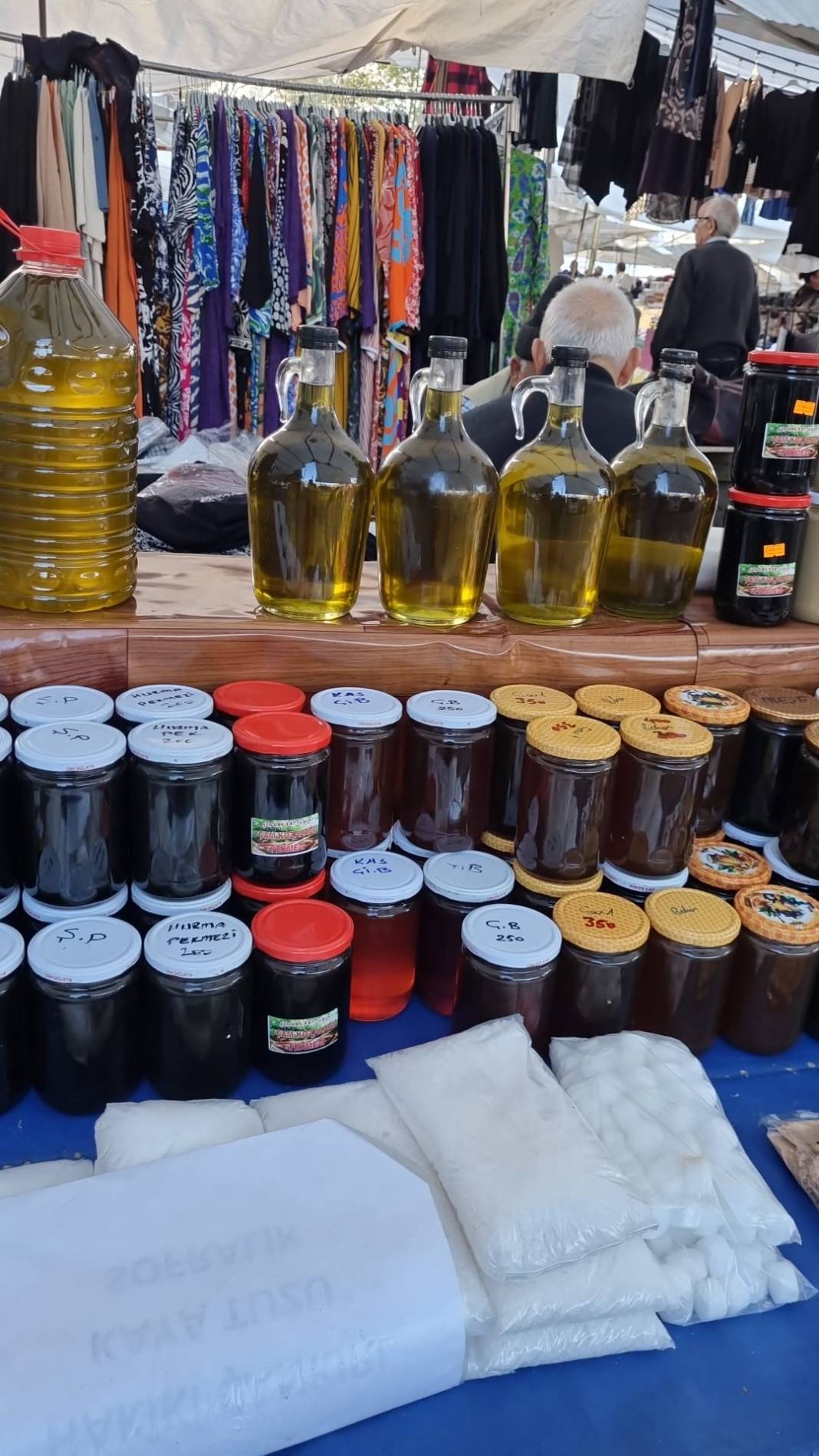 İstanbul’un en güzel pazarı hangi ilçede? Bu muhteşem görüntüler sizce İstanbul’un hangi ilçesinde? FOTOĞRAFLAR: Ü. Ahsen Kaplan 18