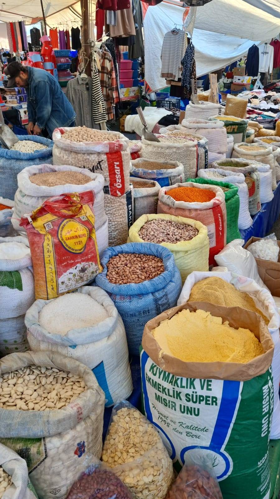 İstanbul’un en güzel pazarı hangi ilçede? Bu muhteşem görüntüler sizce İstanbul’un hangi ilçesinde? FOTOĞRAFLAR: Ü. Ahsen Kaplan 5