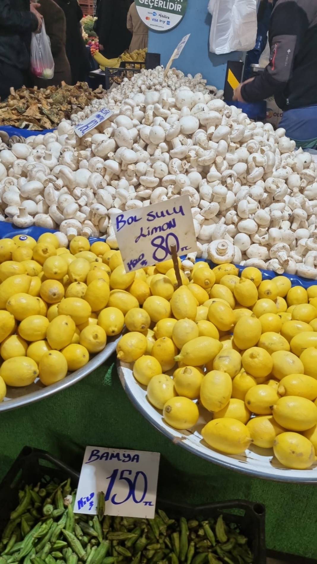 İstanbul’un en nezih kapalı alan semt Pazarı. Üsküdar Bulgurlu Pazarı. FOTOĞRAFLAR: Ü. A. Kaplan 13