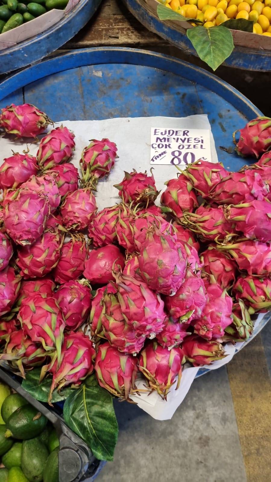 İstanbul’un en nezih kapalı alan semt Pazarı. Üsküdar Bulgurlu Pazarı. FOTOĞRAFLAR: Ü. A. Kaplan 15