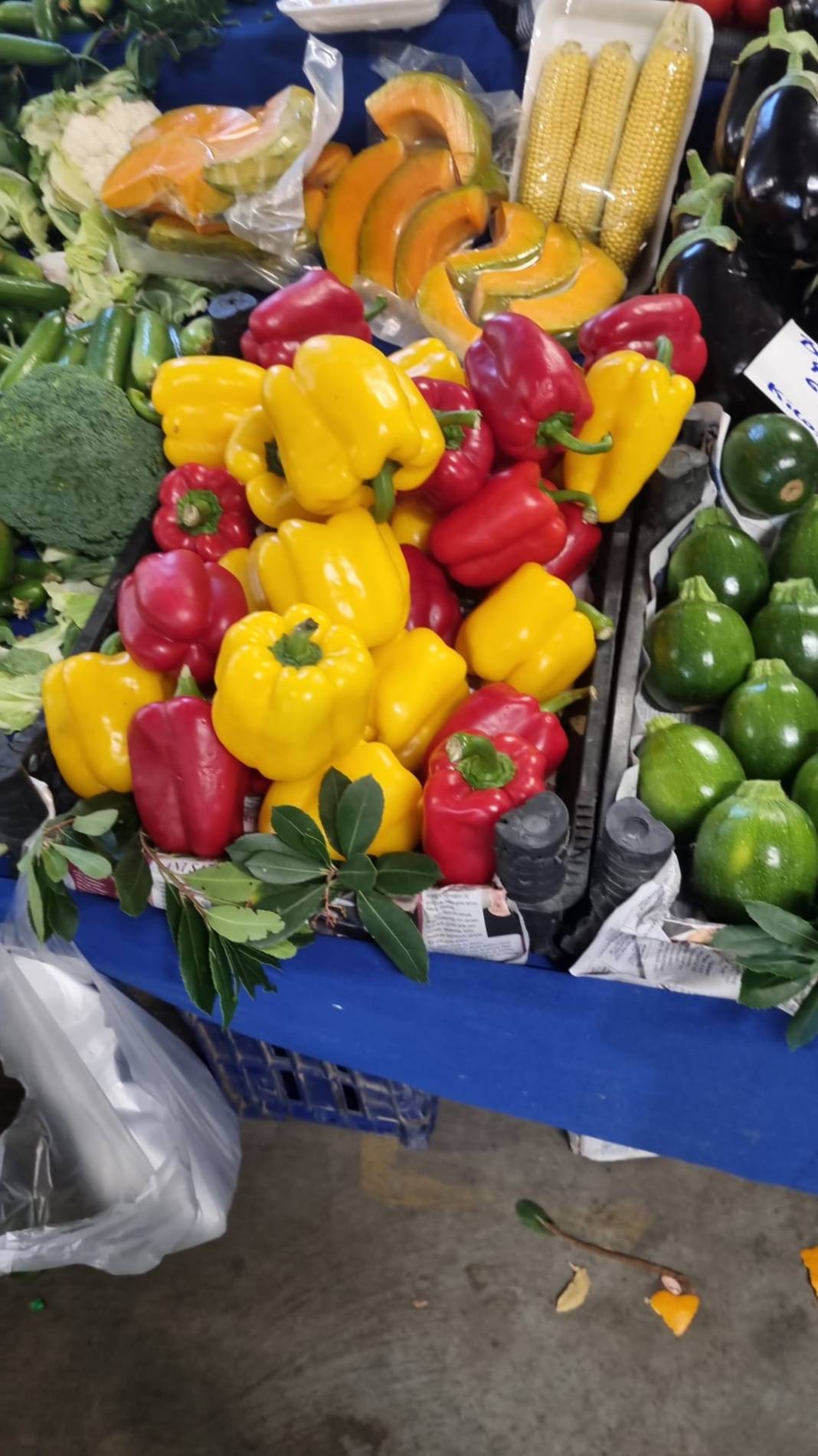 İstanbul’un en nezih kapalı alan semt Pazarı. Üsküdar Bulgurlu Pazarı. FOTOĞRAFLAR: Ü. A. Kaplan 16