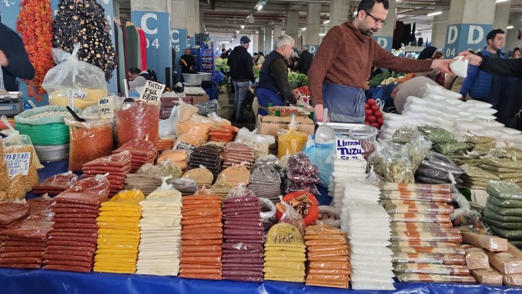 İstanbul’un en nezih kapalı alan semt Pazarı. Üsküdar Bulgurlu Pazarı. FOTOĞRAFLAR: Ü. A. Kaplan 4