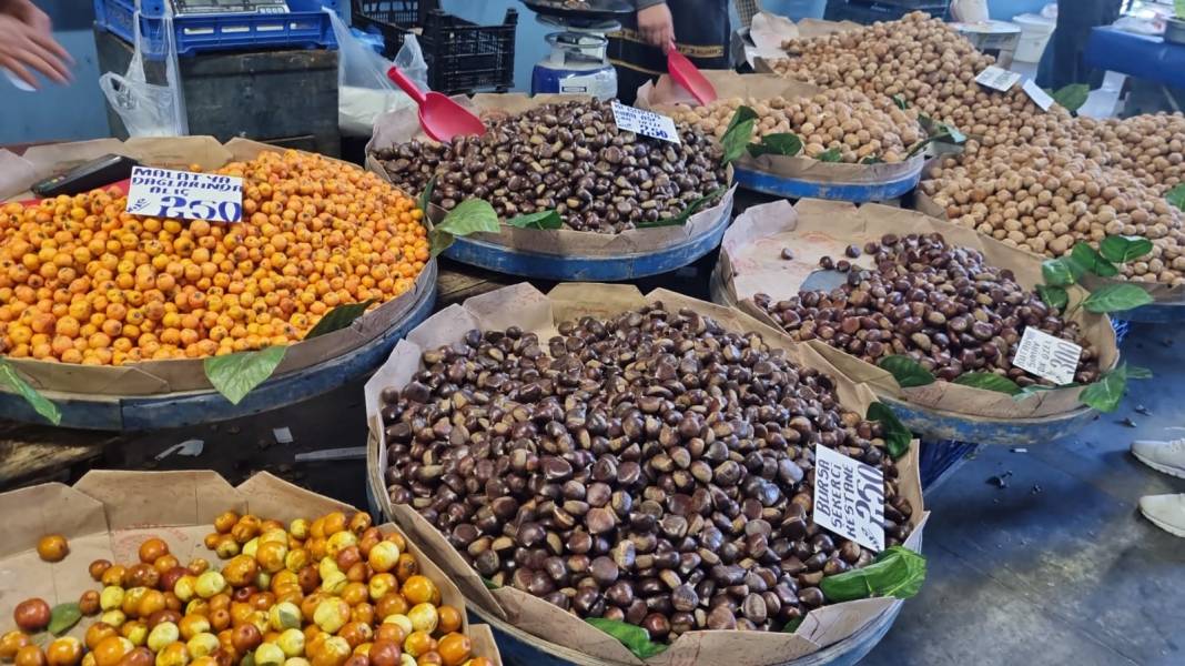 İstanbul’un en nezih kapalı alan semt Pazarı. Üsküdar Bulgurlu Pazarı. FOTOĞRAFLAR: Ü. A. Kaplan 8