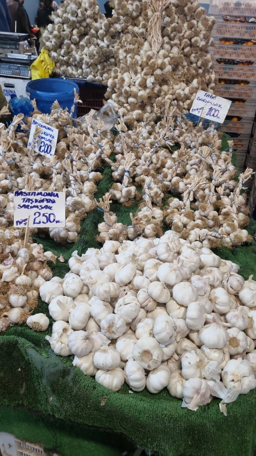İstanbul’un en nezih kapalı alan semt Pazarı. Üsküdar Bulgurlu Pazarı. FOTOĞRAFLAR: Ü. A. Kaplan 9