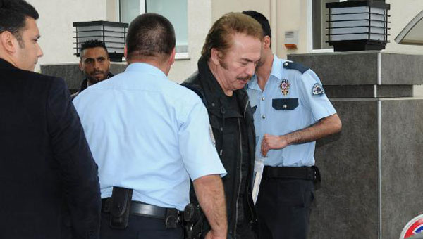 Orhan Gencebay'a hırsız şoku!