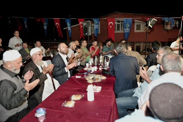 Eller Gazze İçin Semaya Kalktı