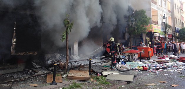 İstanbul' Kağıthane'de korkutan yangın