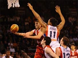 12 dev adam Fransızları da devirdi