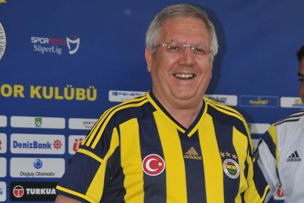 Yeni sezon formasını Aziz Yıldırım tanıttı