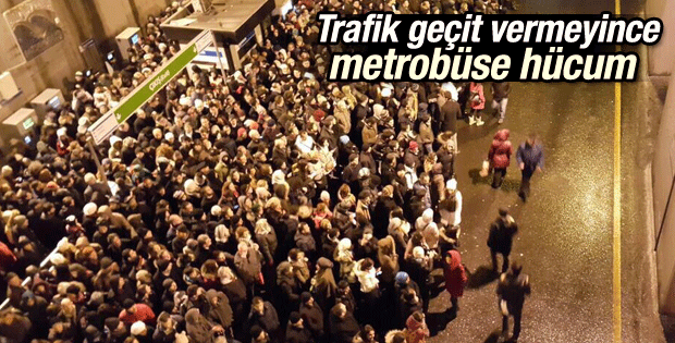 İstanbul'da akşam saatlerinde trafik kilitlendi