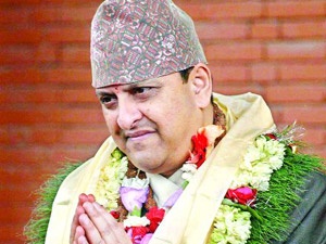 Nepal'de binlerce kişi "monarşi" talebiyle toplandı