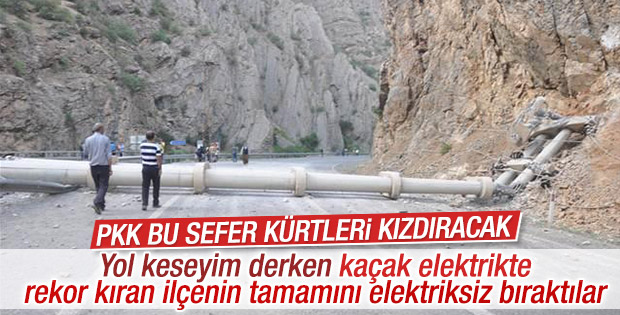 PKK'lılar Hakkari-Çukurca yolunu ulaşıma kapattı