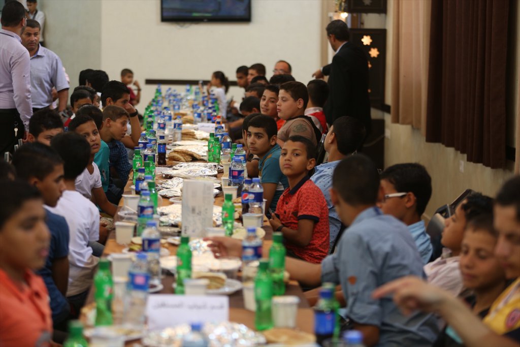 Türk Kızılayı'ndan Gazze'de 120 yetime iftar