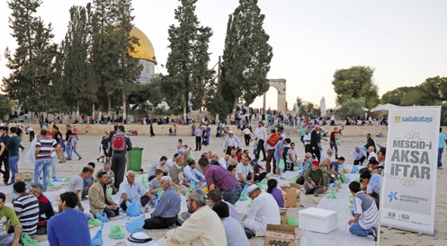 Kudüs'te ramazanda ihtiyaç sahipleri ve yetimlere destek