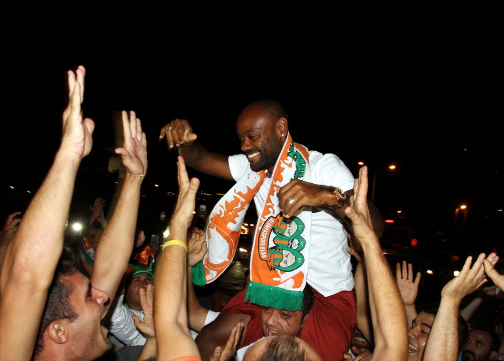 Vagner Love Alanya'ya geldi