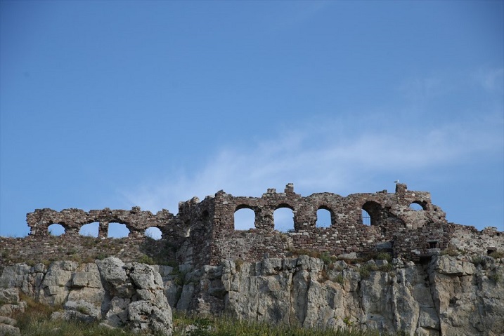 Midilli Kalesi, güvenlik nedeniyle ziyaretçi girişlerine kapatıldı