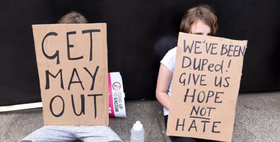 İngiltere Başbakanı May'e Londra'da protesto