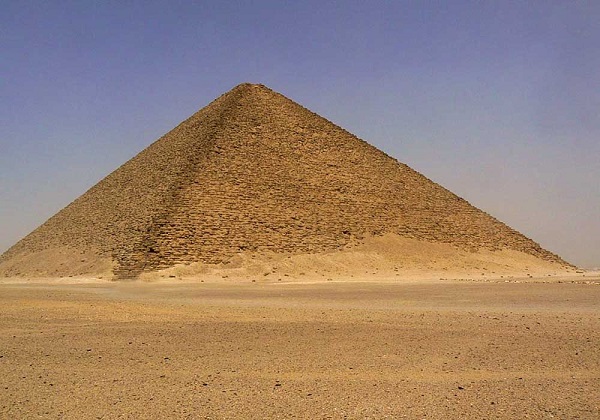 Mısır'da yeni bir piramit keşfedildi