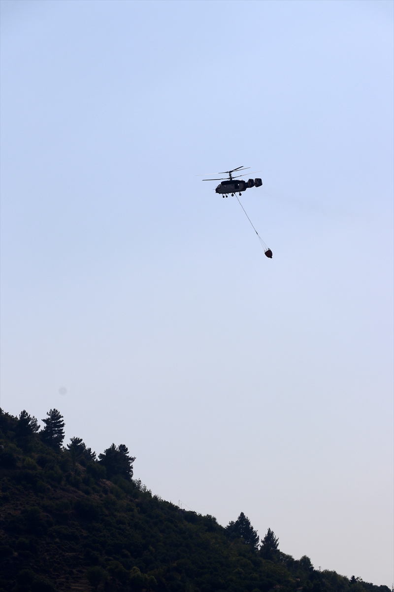 Manisa'da Spil Dağı eteklerinde çıkan orman yangını kontrol altına alındı