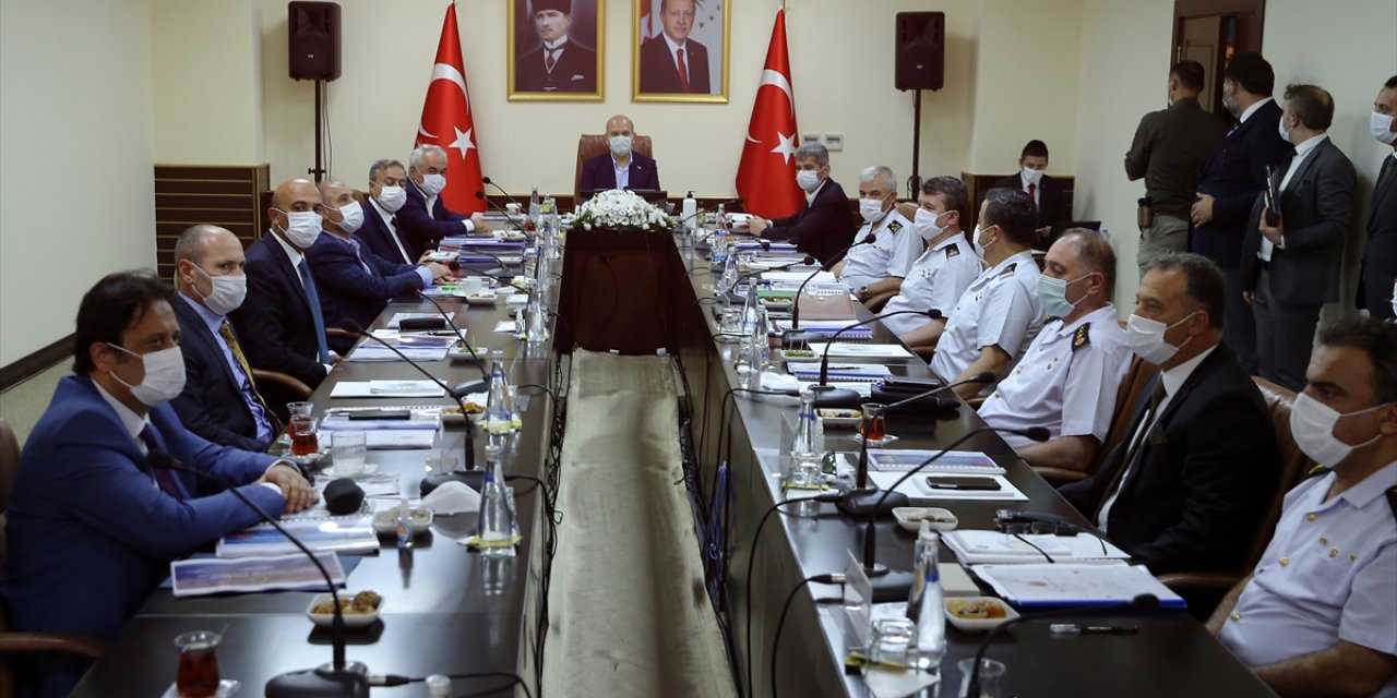 İçişleri Bakanı Soylu'nun başkanlık ettiği Mersin'deki güvenlik toplantısı bitti