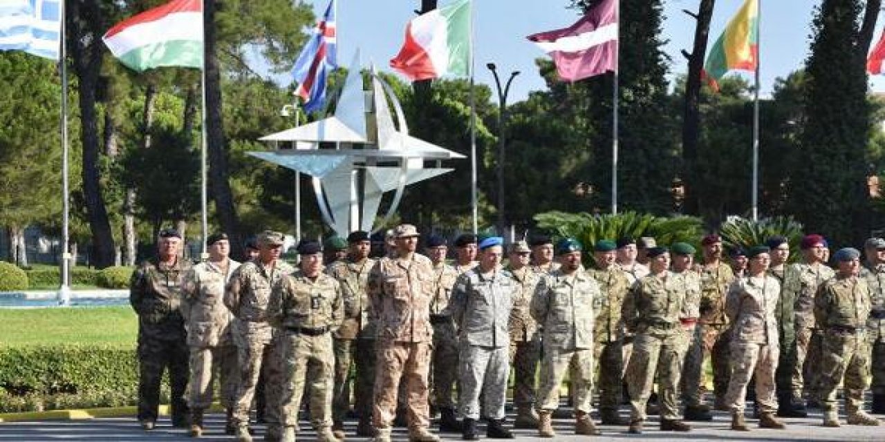 NATO Müttefik Kara Komutanlığında devir teslim töreni