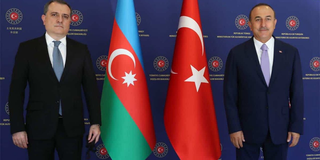 Azerbaycan Dışişleri Bakanı Bayramov, mevkidaşı Çavuşoğlu ile ...