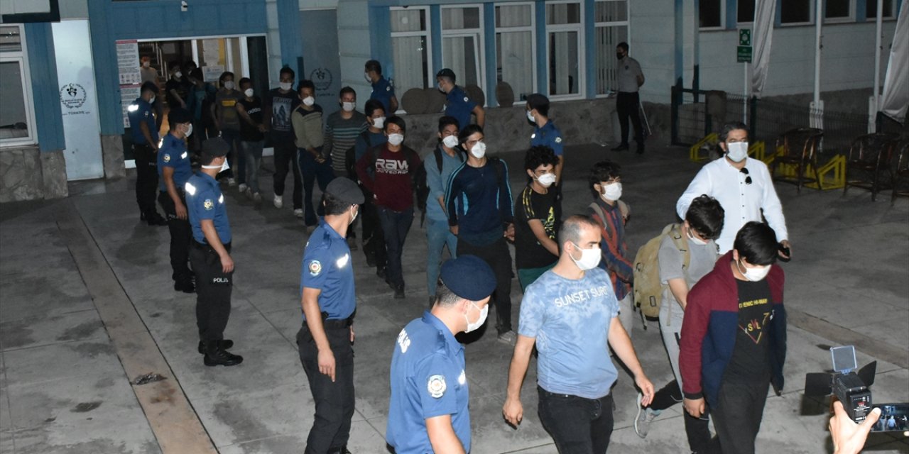 Samsun'da yakalanan 173 düzensiz göçmen sınır dışı edilmek üzere Edirne'ye gönderildi