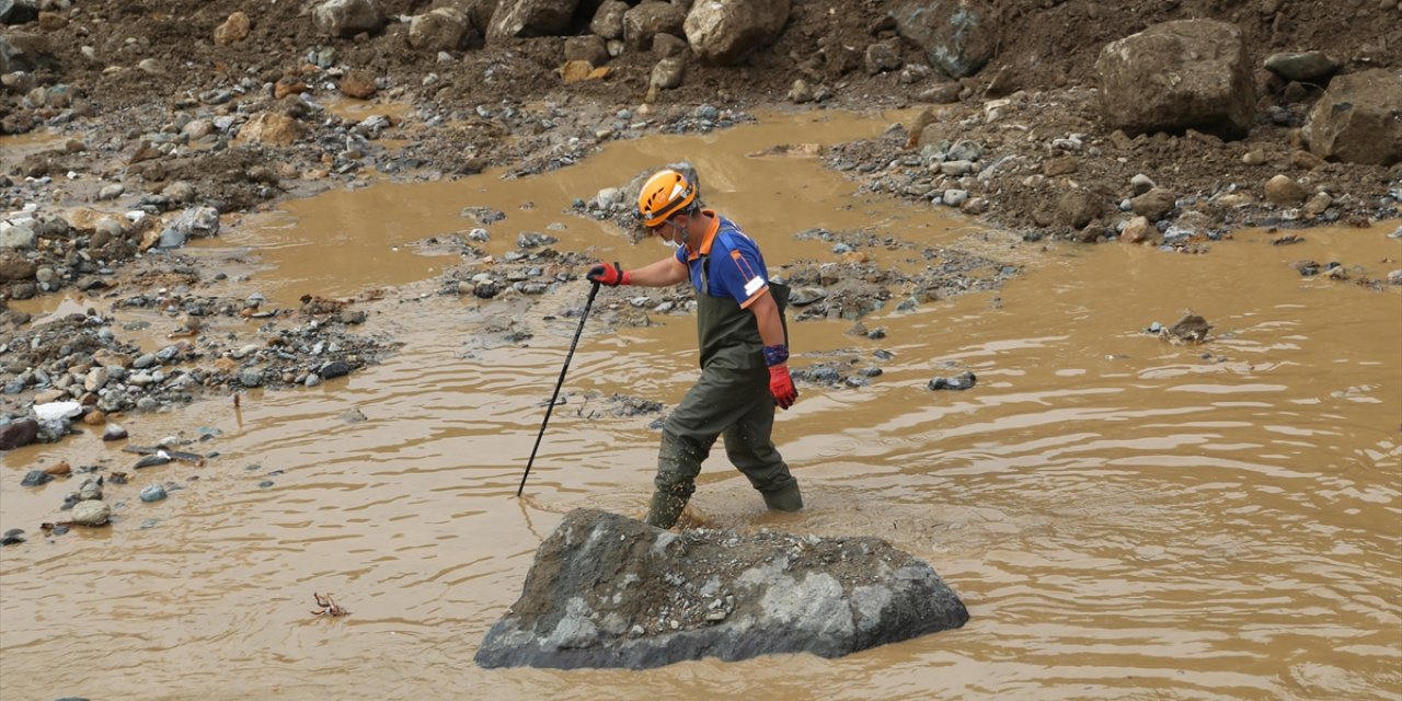 Dereli'de suya kapılarak kaybolan Akar'ı arama çalışmaları sürdürülüyor