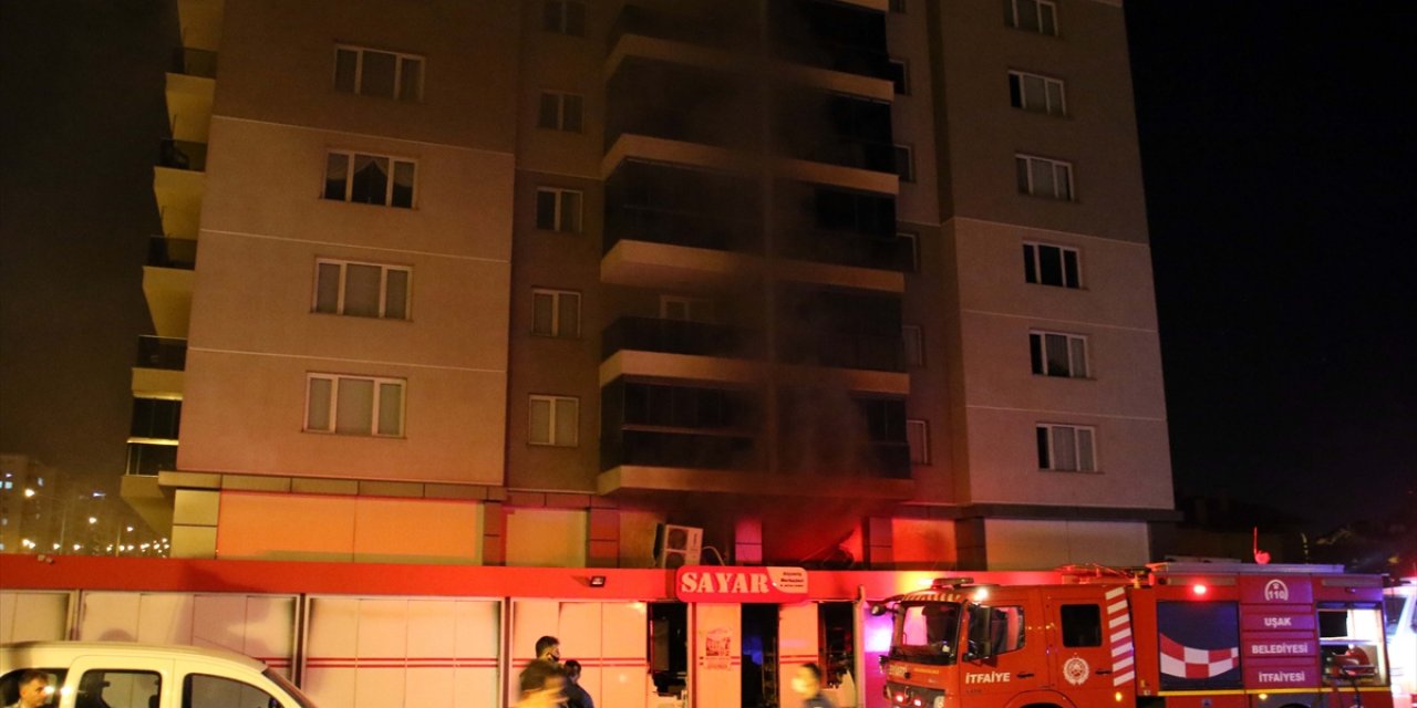 Uşak'ta markette çıkan yangın hasara neden oldu