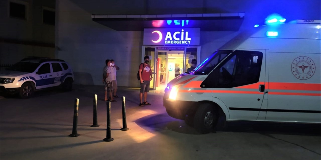 Datça'da kafe önündeki masada oturanlara otomobil çarptı: 5 yaralı