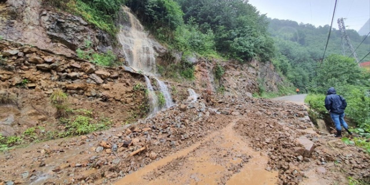 AFAD: Giresun'da kapanan 113 köy yolu ulaşıma açıldı