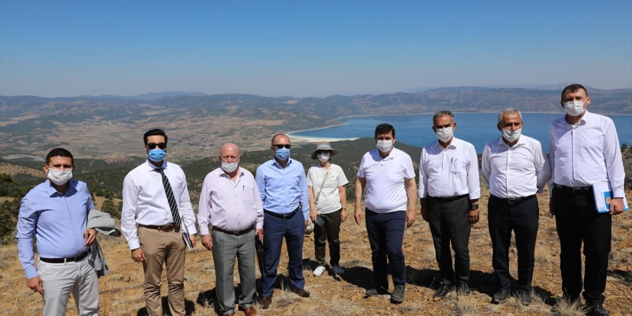 Salda Gölü'nde Çevre ve Şehircilik Bakanlığı heyetiyle alan çalışması yapıldı