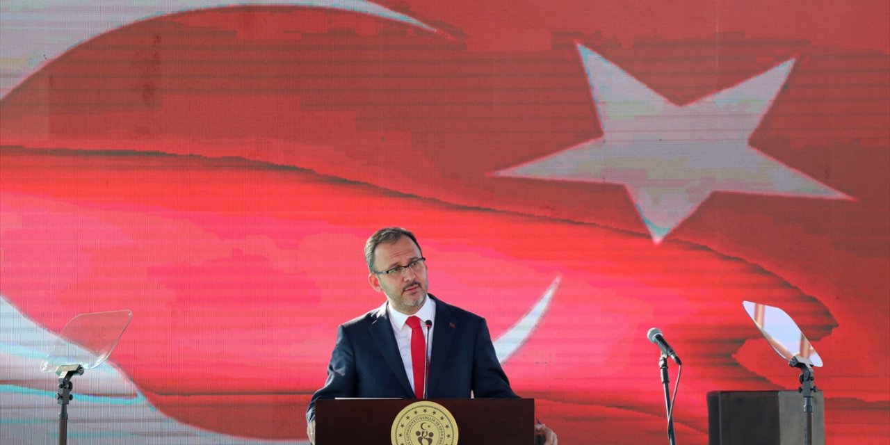 Gençlik ve Spor Bakanı Kasapoğlu, Kütahya'daki 30 Ağustos Zafer Bayramı törenine katıldı: