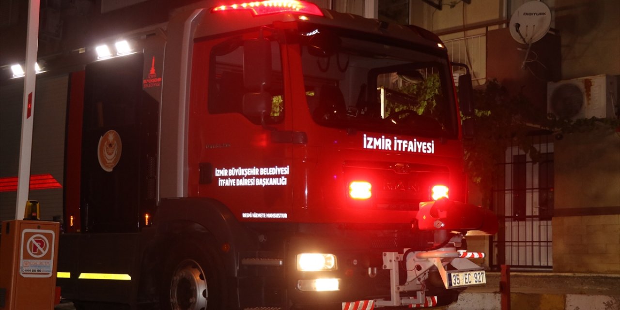 İzmir'de "çöp evde" çıkan yangında bir kişi öldü