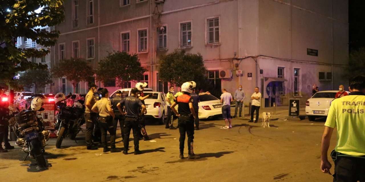 İzmir'de otomobil motorize yunus ekibine çarptı: 4 yaralı