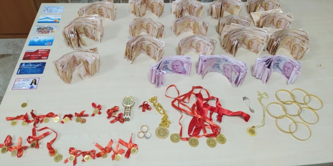 Denizli'de görümcesinin düğününde takılan para ve altınları çalan kadın gözaltına alındı