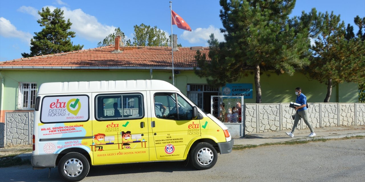 Uzaktan eğitimi "EBA araçları" ile yakınlaştırıyorlar